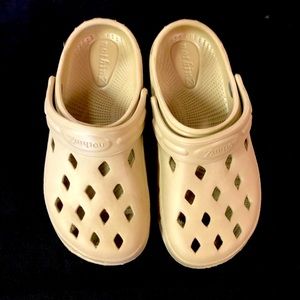 Nothinz Eva Beige Clogs Junior Size 3 Ladies Size 5